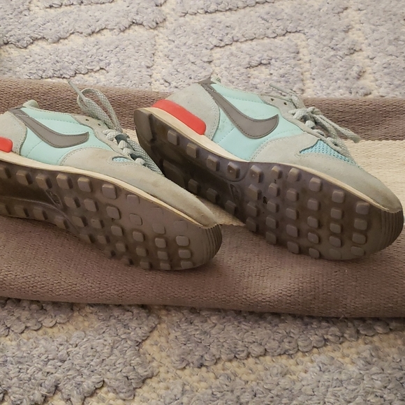 Nike Internationalist Turquoise 6.5 Women's Sneakers - Picture 2 of 2